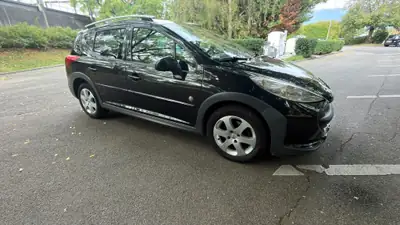 Peugeot 207 SW 1.6 16V Outdoor — Monospace compact robuste, toit panoramique, 115'000 km — fianco