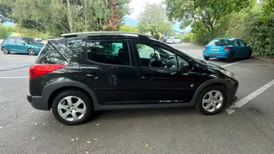 Peugeot 207 SW 1.6 16V Outdoor — Monospace compact robuste, toit panoramique, 115'000 km — vista posteriore
