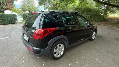 Peugeot 207 SW 1.6 16V Outdoor — Monospace compact robuste, toit panoramique, 115'000 km — interni