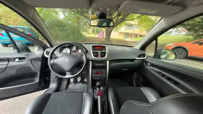 Peugeot 207 SW 1.6 16V Outdoor — Monospace compact robuste, toit panoramique, 115'000 km — dettaglio