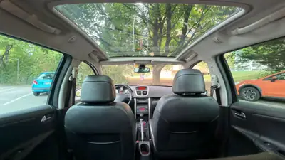 Peugeot 207 SW 1.6 16V Outdoor — Monospace compact robuste, toit panoramique, 115'000 km — Miniatura 11