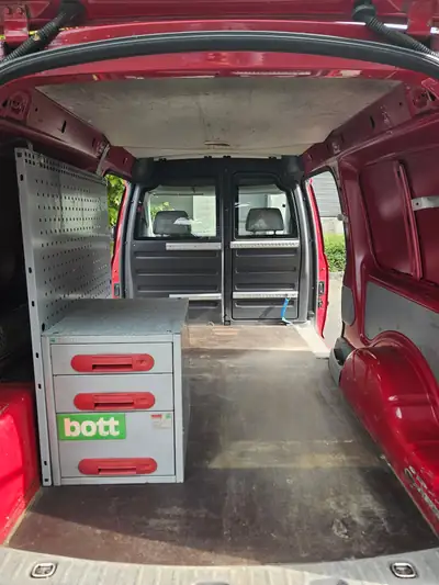 VW Caddy 1.6 essence — Monospace compact fiable, faible kilométrage — intérieur