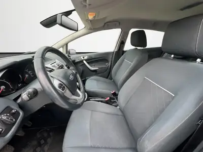 Ford Fiesta 1.4 16V Trend 2012 — Citadine fiable avec 2 jeux de roues inclus — Miniatura 9