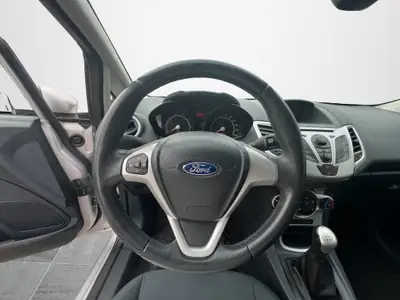 Ford Fiesta 1.4 16V Trend 2012 — Citadine fiable avec 2 jeux de roues inclus — Miniatura 10