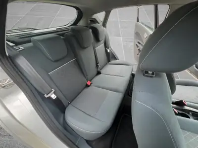 Ford Fiesta 1.4 16V Trend 2012 — Citadine fiable avec 2 jeux de roues inclus — Miniatura 16