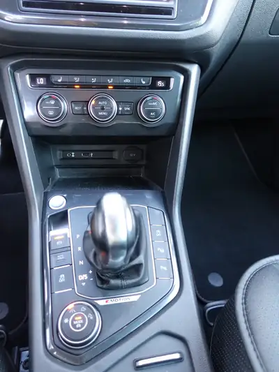 VW Tiguan 2.0 TDI SCR Sound 4Motion — SUV robuste, 4 roues motrices, garantie 12 mois — Miniatur 16