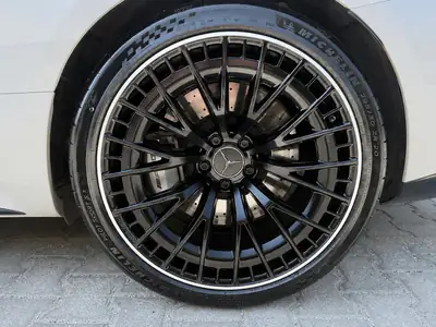 Mercedes-AMG CLE 53 4MATIC+ — Coupé haute performance hybride, 46'000 km seulement — Miniatura 8
