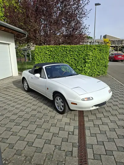 Mazda MX-5 1.6i — Cabriolet iconique 1990, entretien récent, sans rouille — vue extérieure