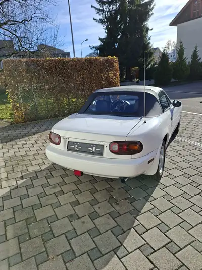 Mazda MX-5 1.6i — Cabriolet iconique 1990, entretien récent, sans rouille — côté