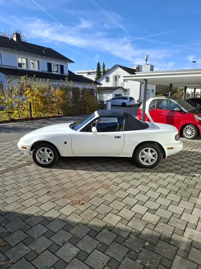 Mazda MX-5 1.6i — Cabriolet iconique 1990, entretien récent, sans rouille — arrière