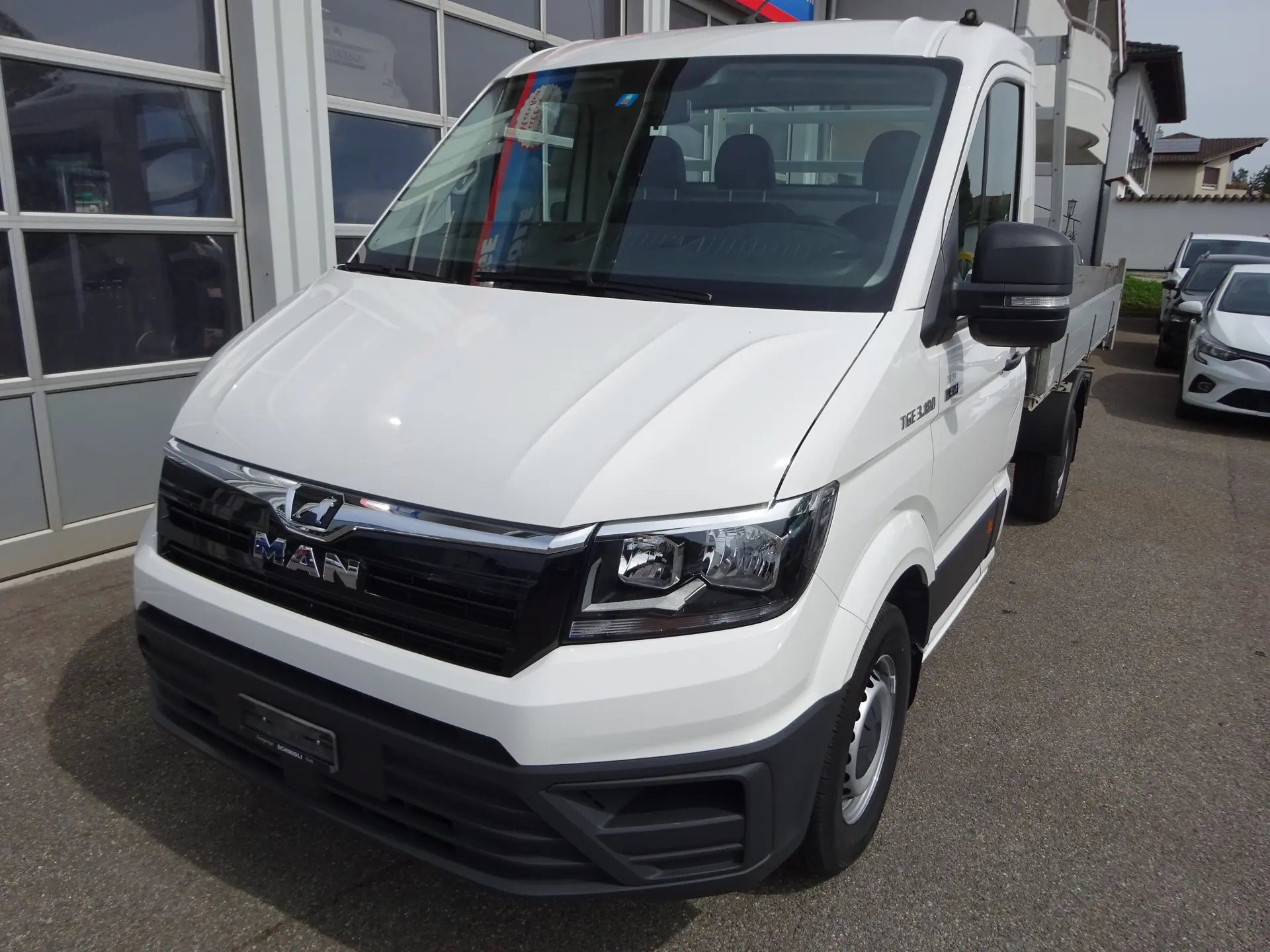MAN TGE 3.180 4x4 Automat — Utilitaire robuste 4x4, boîte automatique, 115'000 km — vista esterna