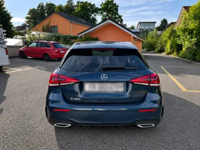 Mercedes-Benz A 180 Night Star — Compacte premium à 29'000 km seulement — rear view