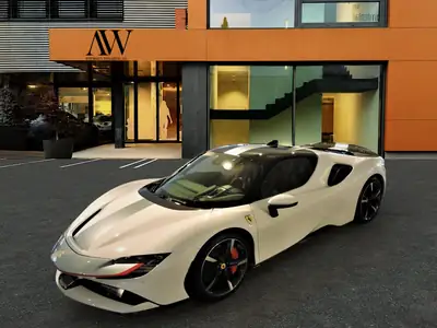 Ferrari SF90 Stradale — Hypercar hybride rechargeable, 780 ch, seulement 4000 km — Heckansicht