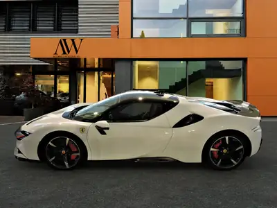 Ferrari SF90 Stradale — Hypercar hybride rechargeable, 780 ch, seulement 4000 km — Detail