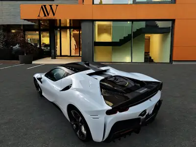 Ferrari SF90 Stradale — Hypercar hybride rechargeable, 780 ch, seulement 4000 km — Innenraum