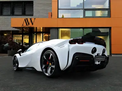 Ferrari SF90 Stradale — Hypercar hybride rechargeable, 780 ch, seulement 4000 km — Miniatur 10