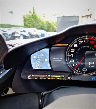 Ferrari SF90 Stradale — Hypercar hybride rechargeable, 780 ch, seulement 4000 km — Miniatur 18