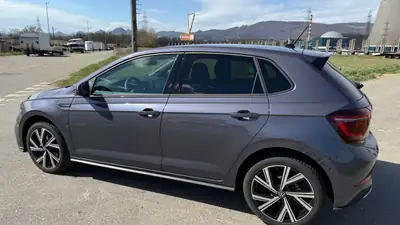VW Polo 1.0 TSI 115 R-Line — Citadine dynamique, très peu kilométrée — Innenraum