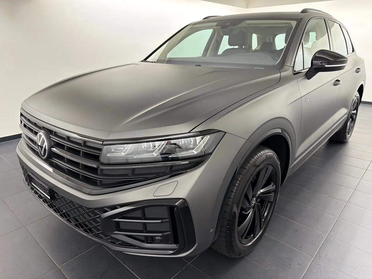 VW Touareg 3.0 TDI R-Line — SUV premium diesel, 5200 km, première main
