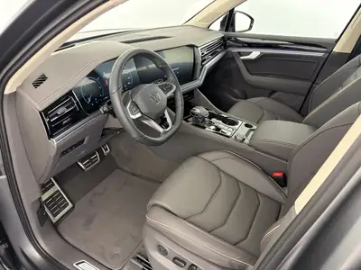 VW Touareg 3.0 TDI R-Line — SUV premium diesel, 5200 km, première main — Armaturenbrett