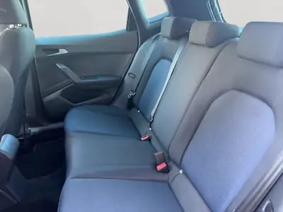 SEAT Arona 1.0 TSI Eco Hola — SUV compact dynamique, très faible kilométrage — Innenraum