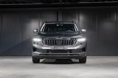 Skoda Karoq 1.5 TSI Fresh DSG — SUV compact fiable, garantie 5 ans usine — vista posteriore