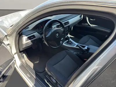 BMW 325i — Berline élégante 2006, moteur performant et finition premium — tableau de bord