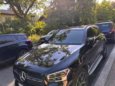 Mercedes-Benz GLC 300 AMG Line 4Motion — SUV premium 272 ch, jantes hivernales incluses — vue extérieure