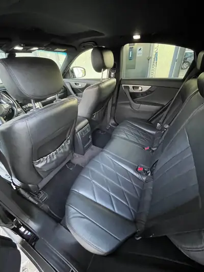 INFINITI QX70 Sport 3.7 V6 AWD — SUV premium dynamique, 104'000 km, sans accident — détail