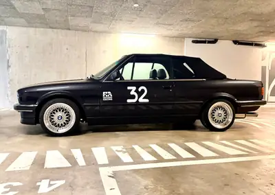 BMW 320i Cabriolet 1989 — Roadster vintage authentique, moteur 6-cylindres, cuir sport — côté