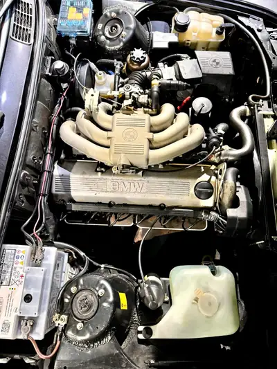 BMW 320i Cabriolet 1989 — Roadster vintage authentique, moteur 6-cylindres, cuir sport — Miniature 11