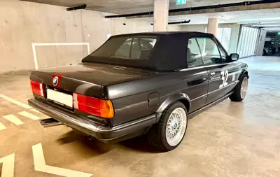 BMW 320i Cabriolet 1989 — Roadster vintage authentique, moteur 6-cylindres, cuir sport — Miniature 10