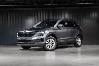 Skoda Karoq 1.5 TSI Fresh DSG — SUV compact fiable, faible kilométrage, garantie constructeur 5 ans — vista esterna