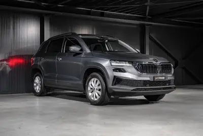 Skoda Karoq 1.5 TSI Fresh DSG — SUV compact fiable, faible kilométrage, garantie constructeur 5 ans — cruscotto