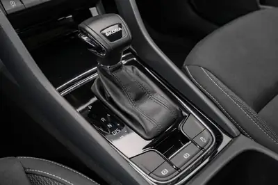 Skoda Karoq 1.5 TSI Fresh DSG — SUV compact fiable, faible kilométrage, garantie constructeur 5 ans — Miniatura 21