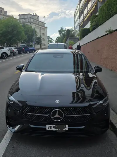 Mercedes-Benz A 200 AMG Line — Berline compacte hybride, 32'000 km seulement — arrière
