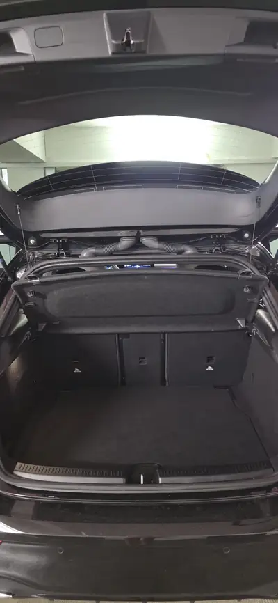 Mercedes-Benz A 200 AMG Line — Berline compacte hybride, 32'000 km seulement — tableau de bord