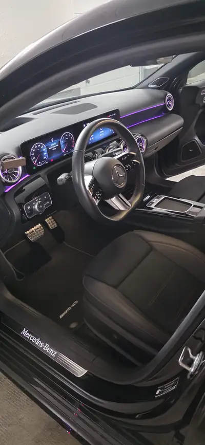 Mercedes-Benz A 200 AMG Line — Berline compacte hybride, 32'000 km seulement — Miniature 8