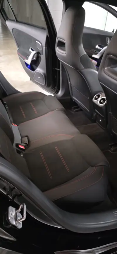 Mercedes-Benz A 200 AMG Line — Berline compacte hybride, 32'000 km seulement — Miniature 14