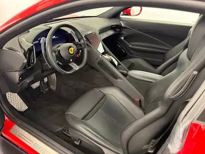 Ferrari Roma 3.9 V8 T — Coupé sportif de prestige, 13'100 km seulement — tableau de bord