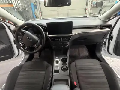 Ford Focus 1.5 EcoBlue 120 Titanium X — Break diesel efficace, 38 000 km seulement — Miniatur 9