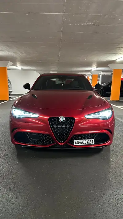 Alfa Romeo Giulia 2.9 V6 Biturbo Quadrifoglio — 519 ch, sportive italienne d'exception — vue extérieure