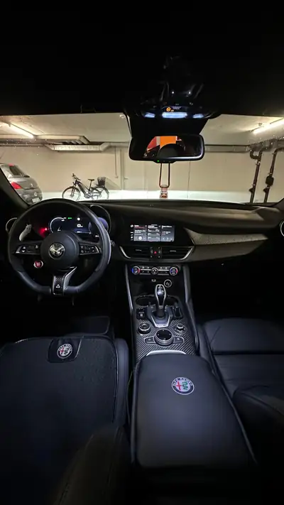 Alfa Romeo Giulia 2.9 V6 Biturbo Quadrifoglio — 519 ch, sportive italienne d'exception — tableau de bord