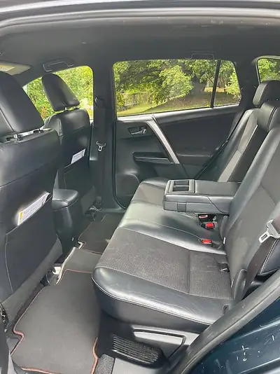 Toyota RAV-4 — SUV 5 portes fiable, 197 ch, transmission automatique — Heckansicht