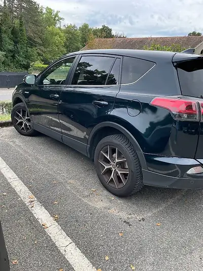 Toyota RAV-4 — SUV 5 portes fiable, 197 ch, transmission automatique — Außenansicht