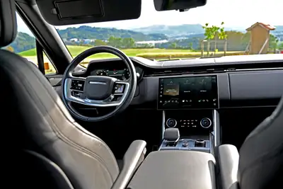 Range Rover 3.0 TD6 350 HSE — SUV premium diesel MHEV, 45'000 km, Lantau Bronze — Innenraum
