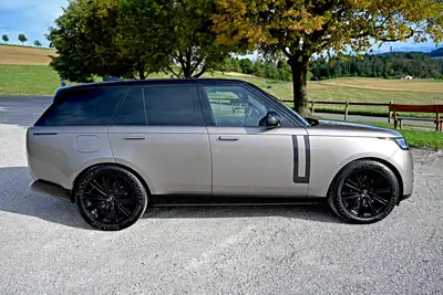 Range Rover 3.0 TD6 350 HSE — SUV premium diesel MHEV, 45'000 km, Lantau Bronze — Armaturenbrett
