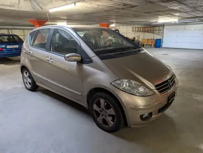 Mercedes-Benz Classe A 170 Avantgarde — Berline compacte premium, automathique fluide et économe — vue extérieure