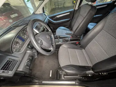 Mercedes-Benz Classe A 170 Avantgarde — Berline compacte premium, automathique fluide et économe — intérieur