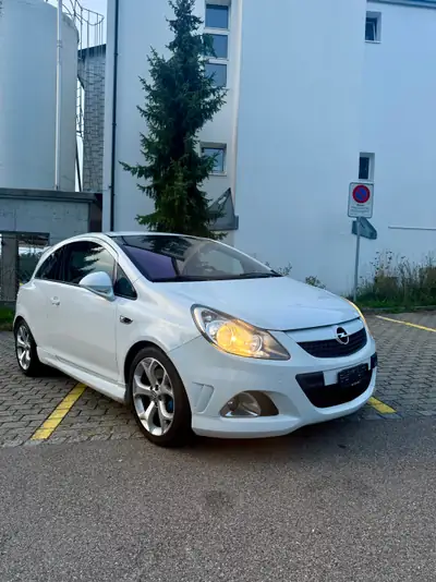 Opel Corsa 1.6 Turbo OPC — Sportive compacte, fraîchement révisée — vista esterna